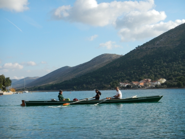 ruderboot fjord von grebastica kroatien 2014