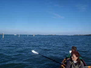 ruderer vor dem lido venedig 2014