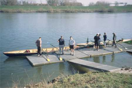 straubing ruderboot am Steg